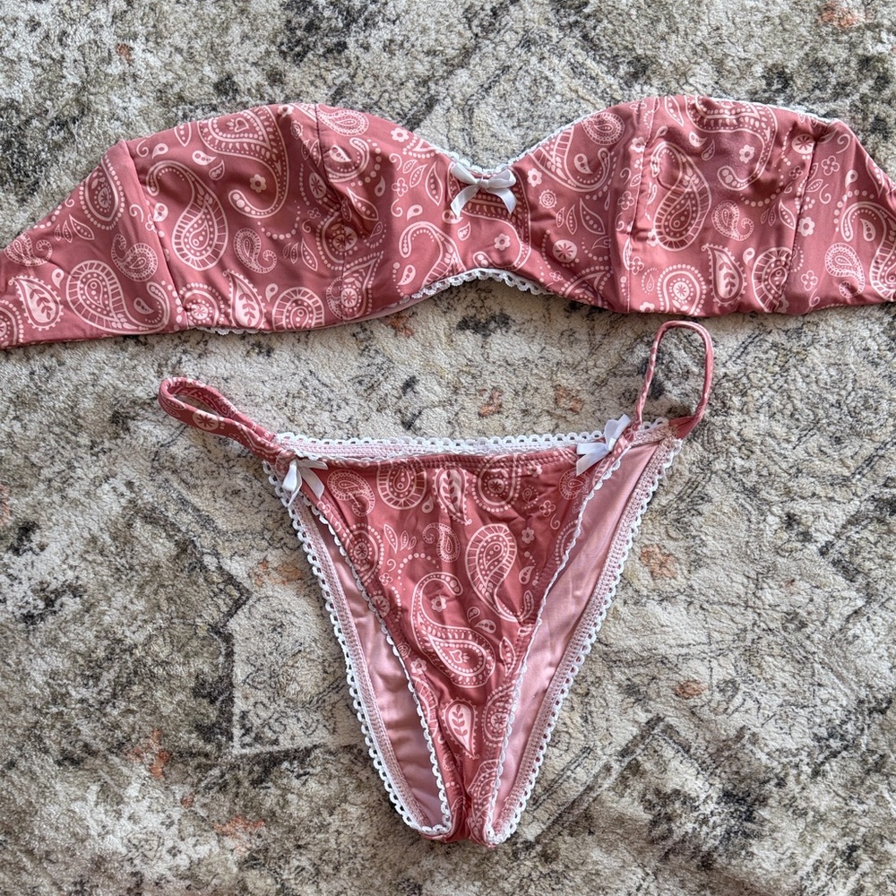 Dippin Daisy’s bandana print set
